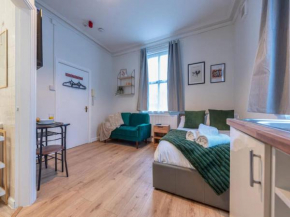Pass the Keys Cosy Studio With Private Parking